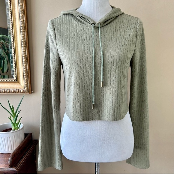 Camila Coelho Adana Top in Sage Green Textured Waffle Flare Sleeve Hood Size S - Picture 1 of 11